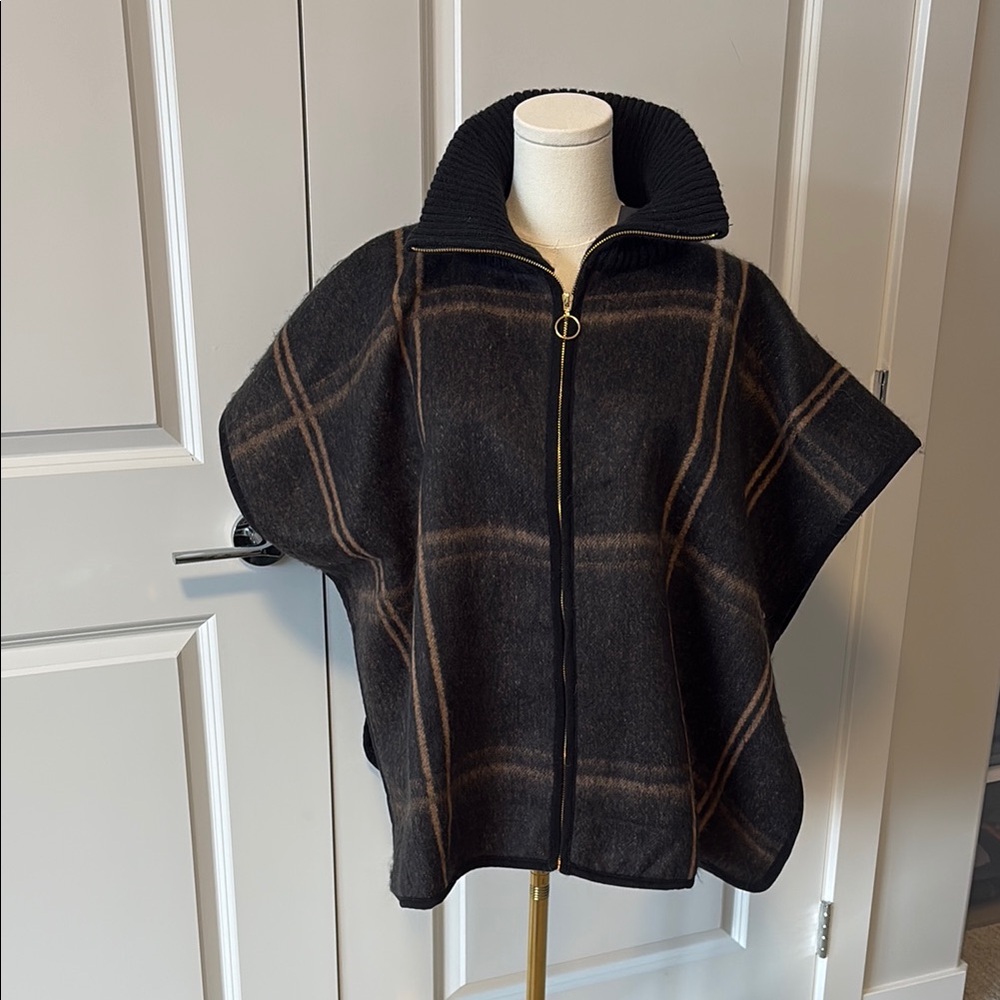 BCBG cape